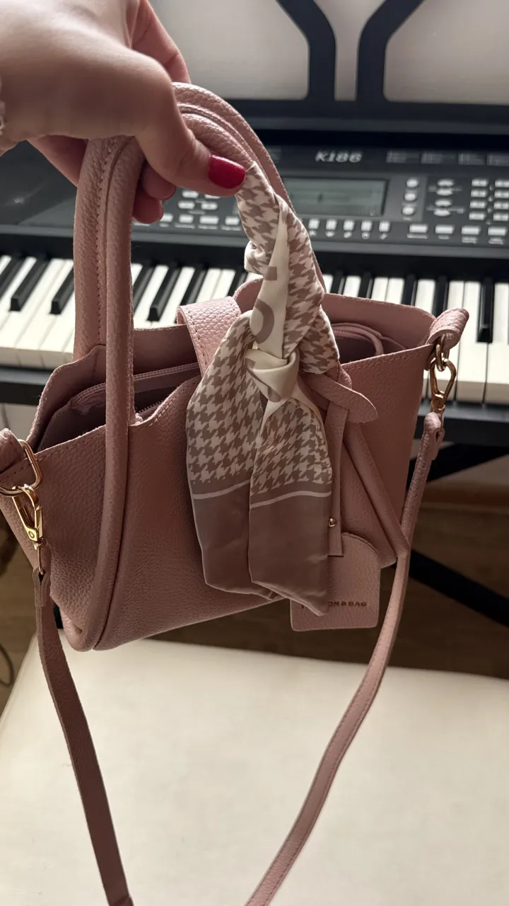Cartera A ≠ miniatura 4