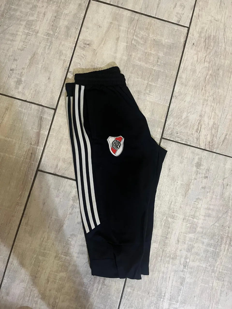 Pantalón adidas - imagen 1