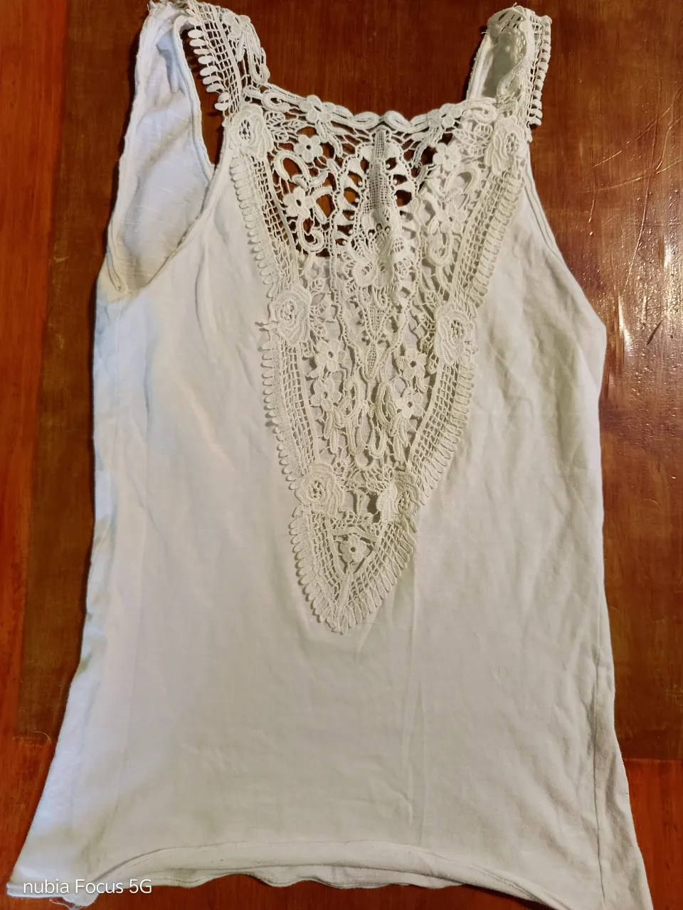 Musculosa Inedita - Vista 2