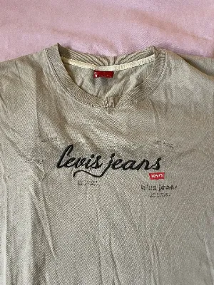 Levi's