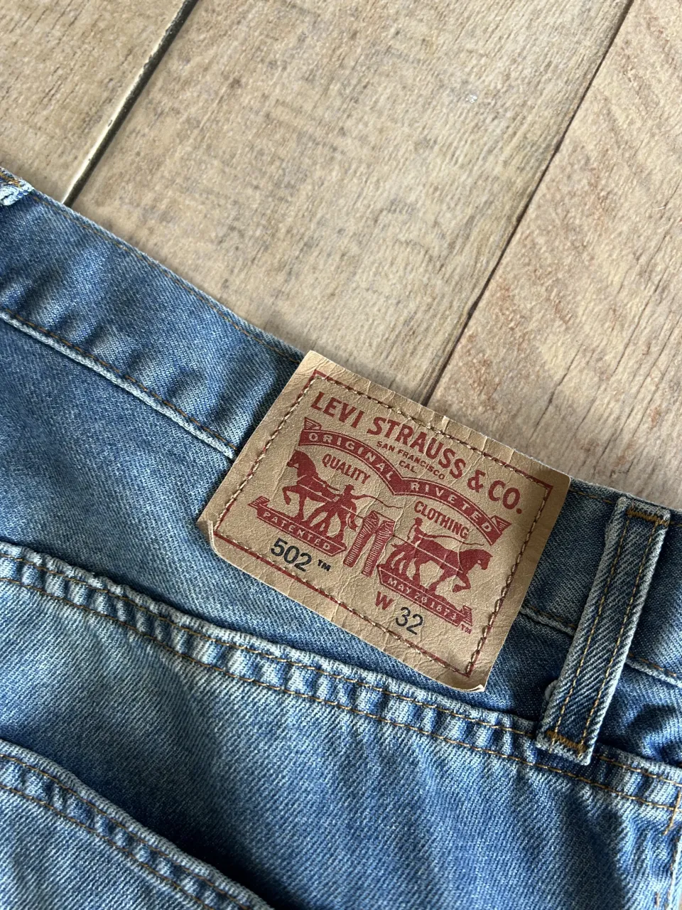 Bermuda Levi's - Vista 3