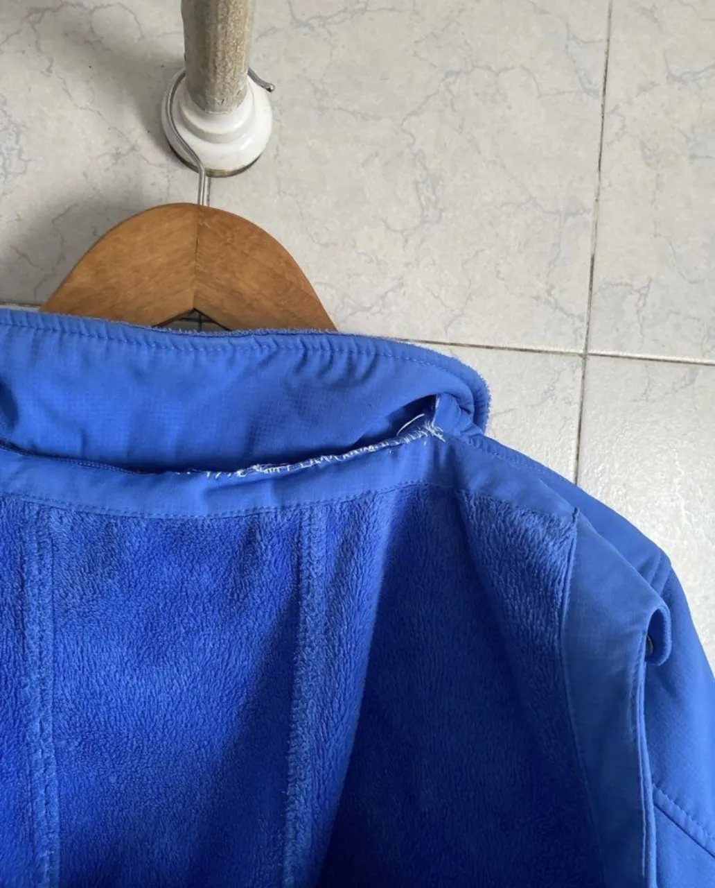 Campera Ninguna - Vista 3
