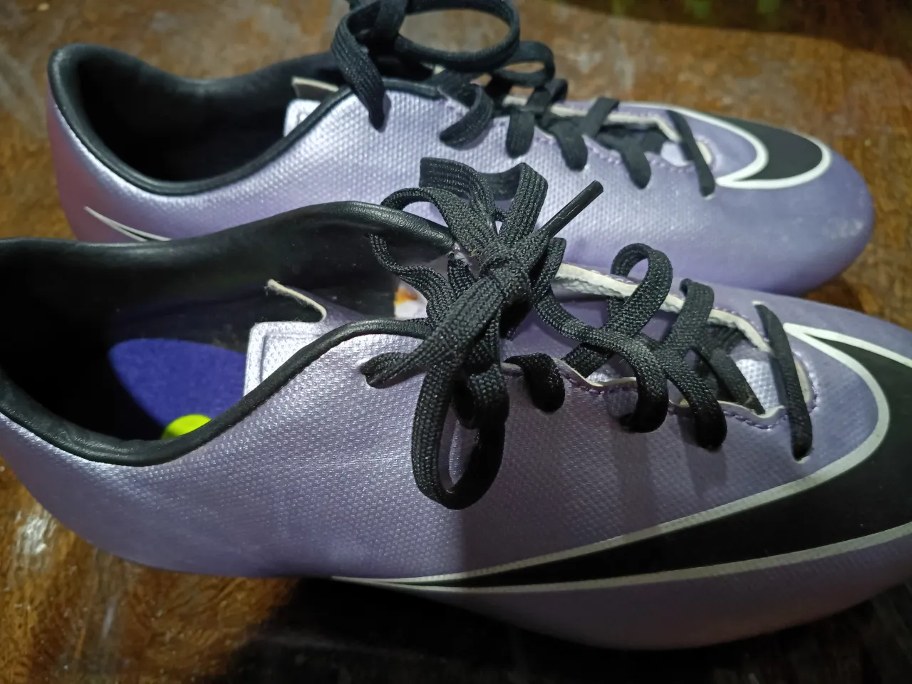 Botín de fútbol Nike - imagen 2