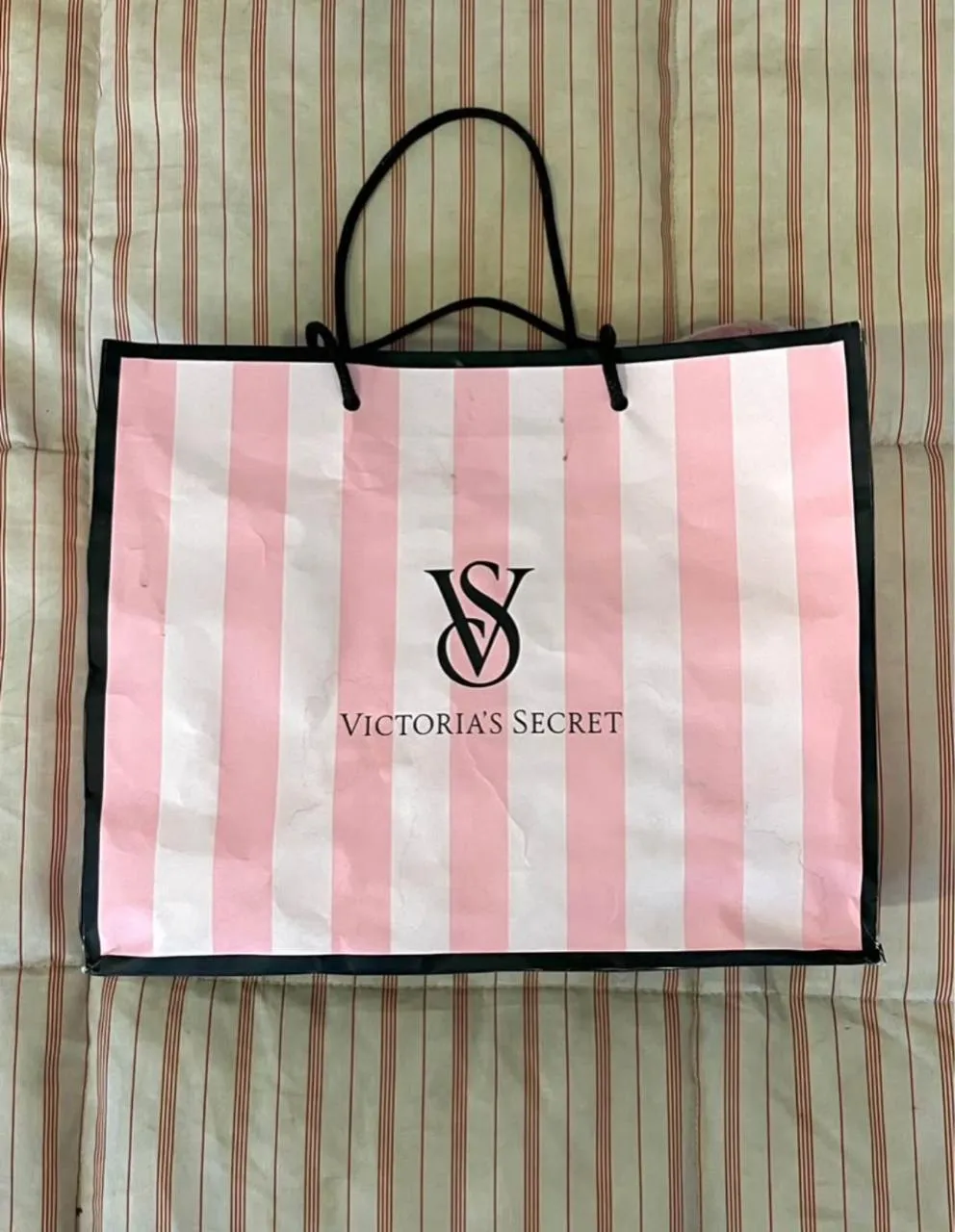 Buzo Victoria's Secret miniatura 4