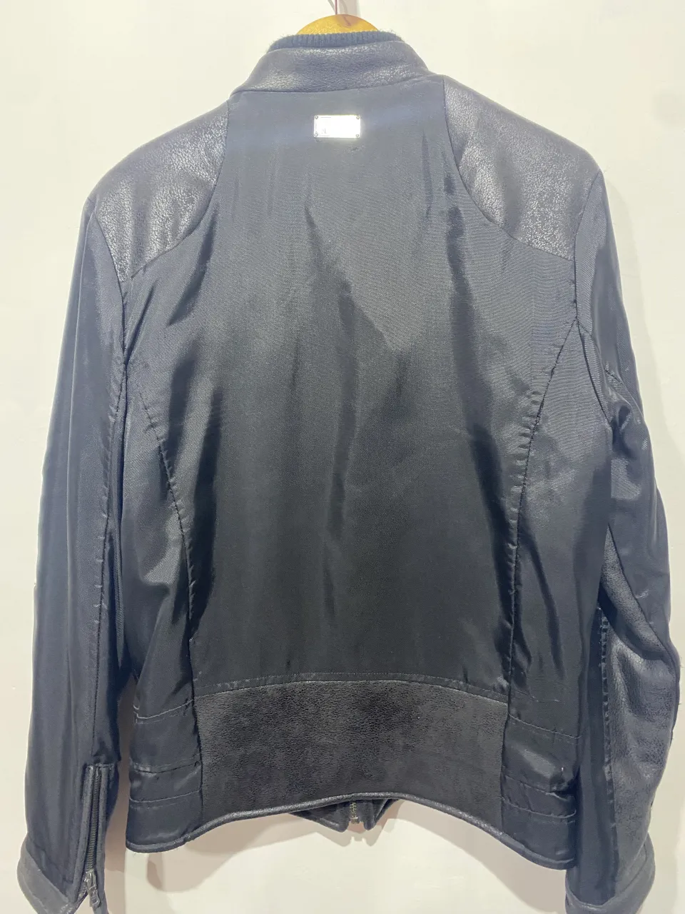Campera GUESS - imagen 4