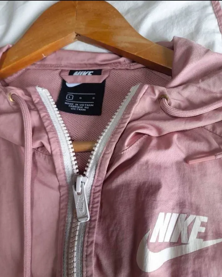 Campera Nike - Vista 4