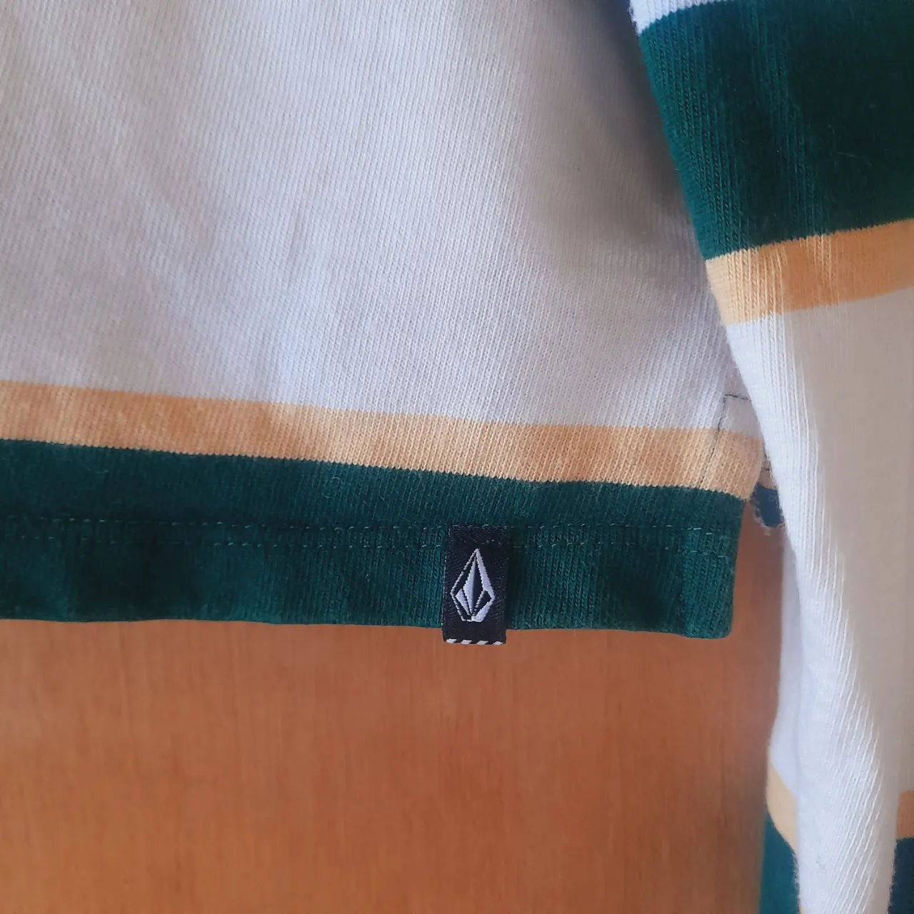 Buzo Volcom - imagen 4