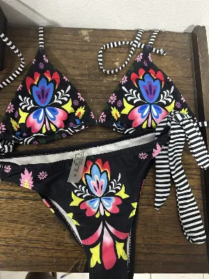 Bikiniswickitropical