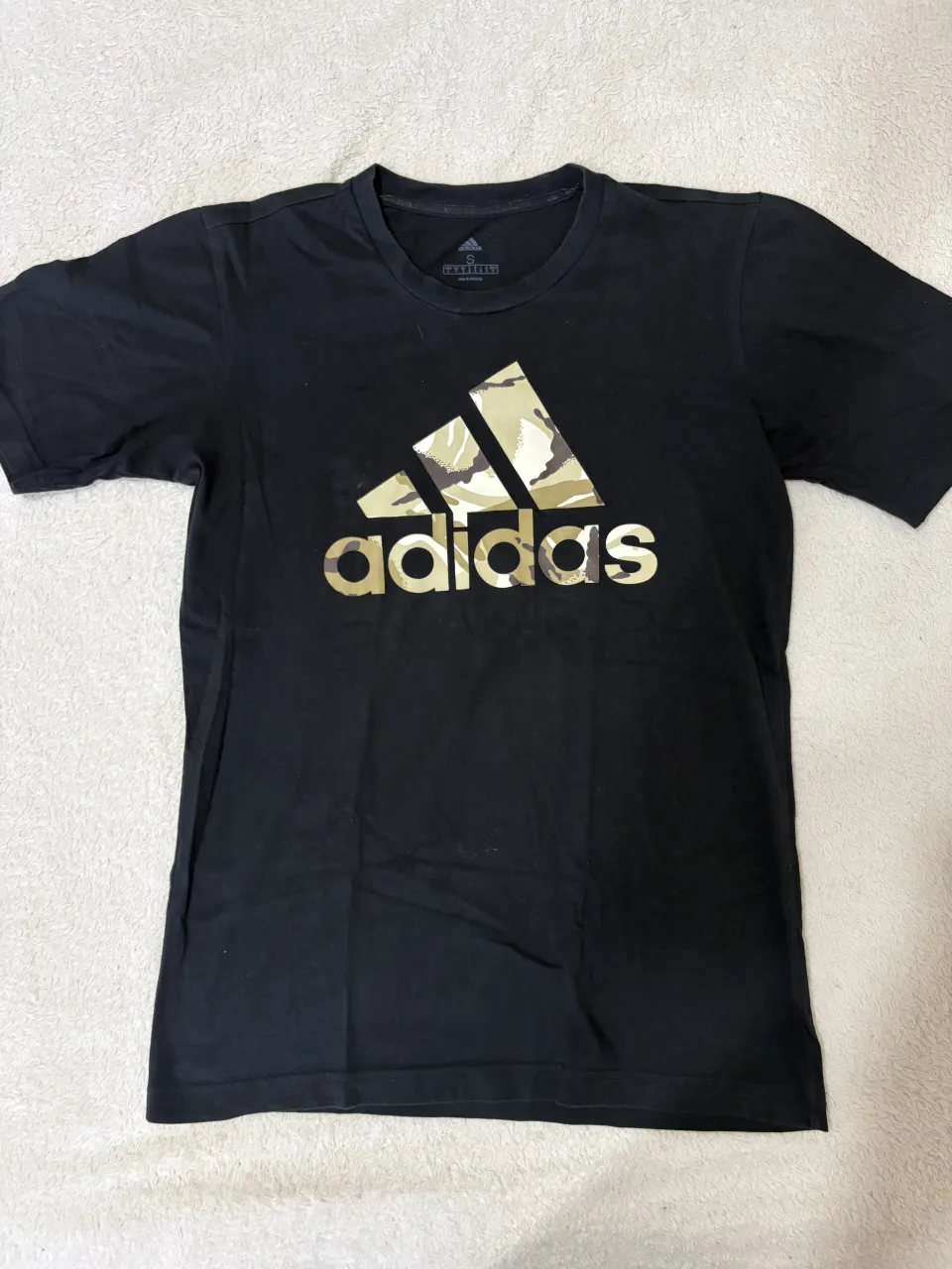 Remera adidas