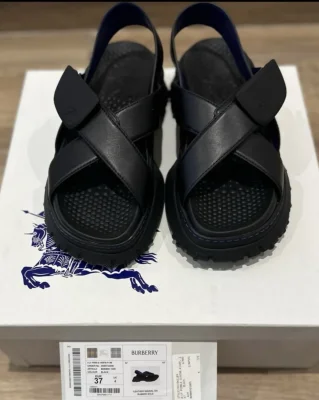 Burberry · Talle EU 37