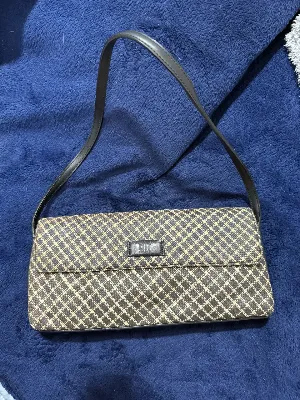 DKNY