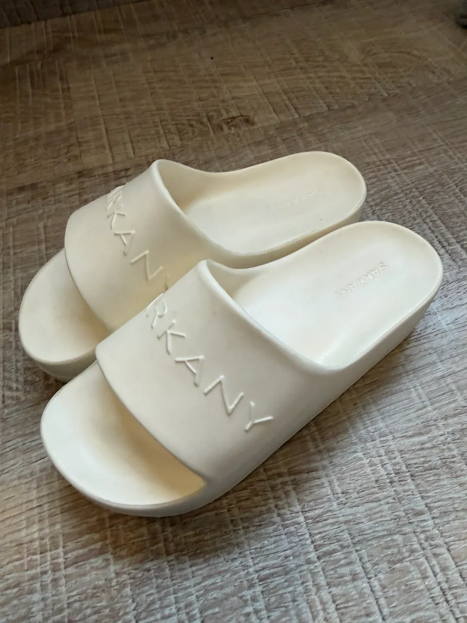 Ojotas Sarkany - imagen 3