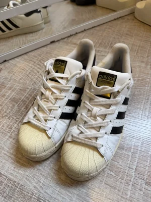 adidas · Talle AR 36