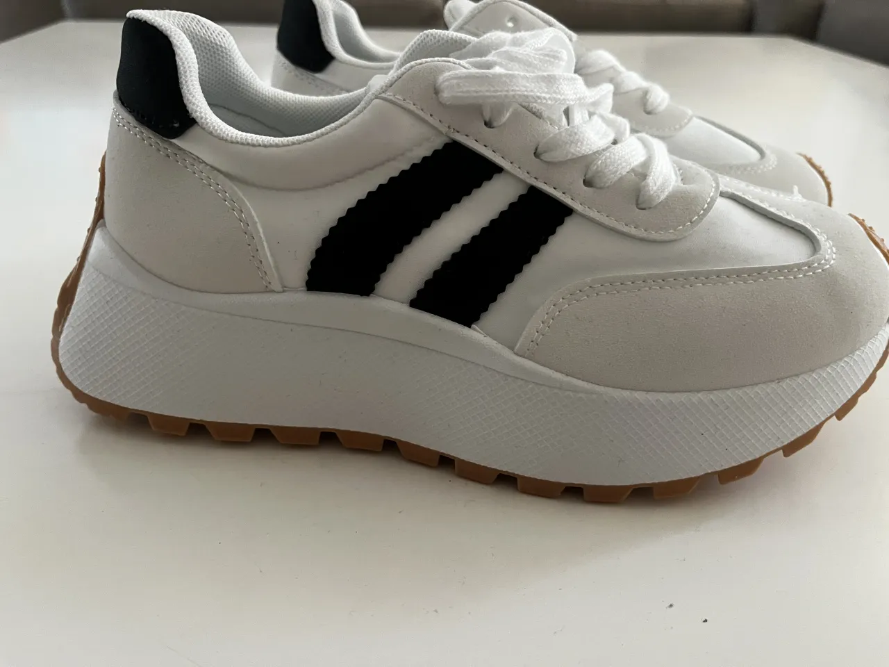 Zapatillas Importada sin marca - imagen 2