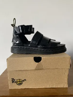 Dr. Martens · Talle AR 39