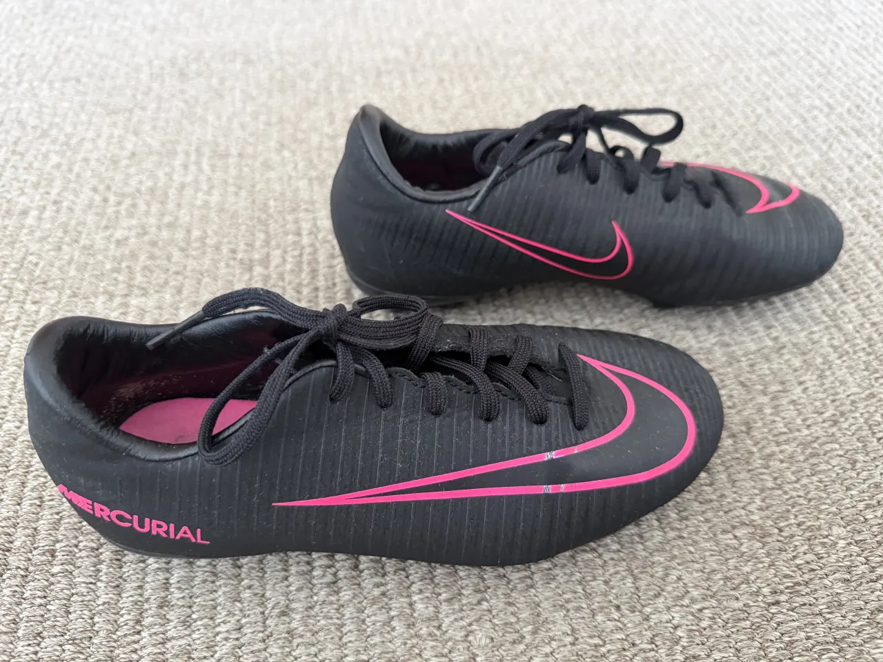 Botín de fútbol Nike - imagen 3