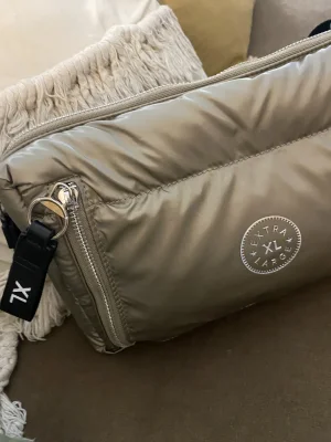XL