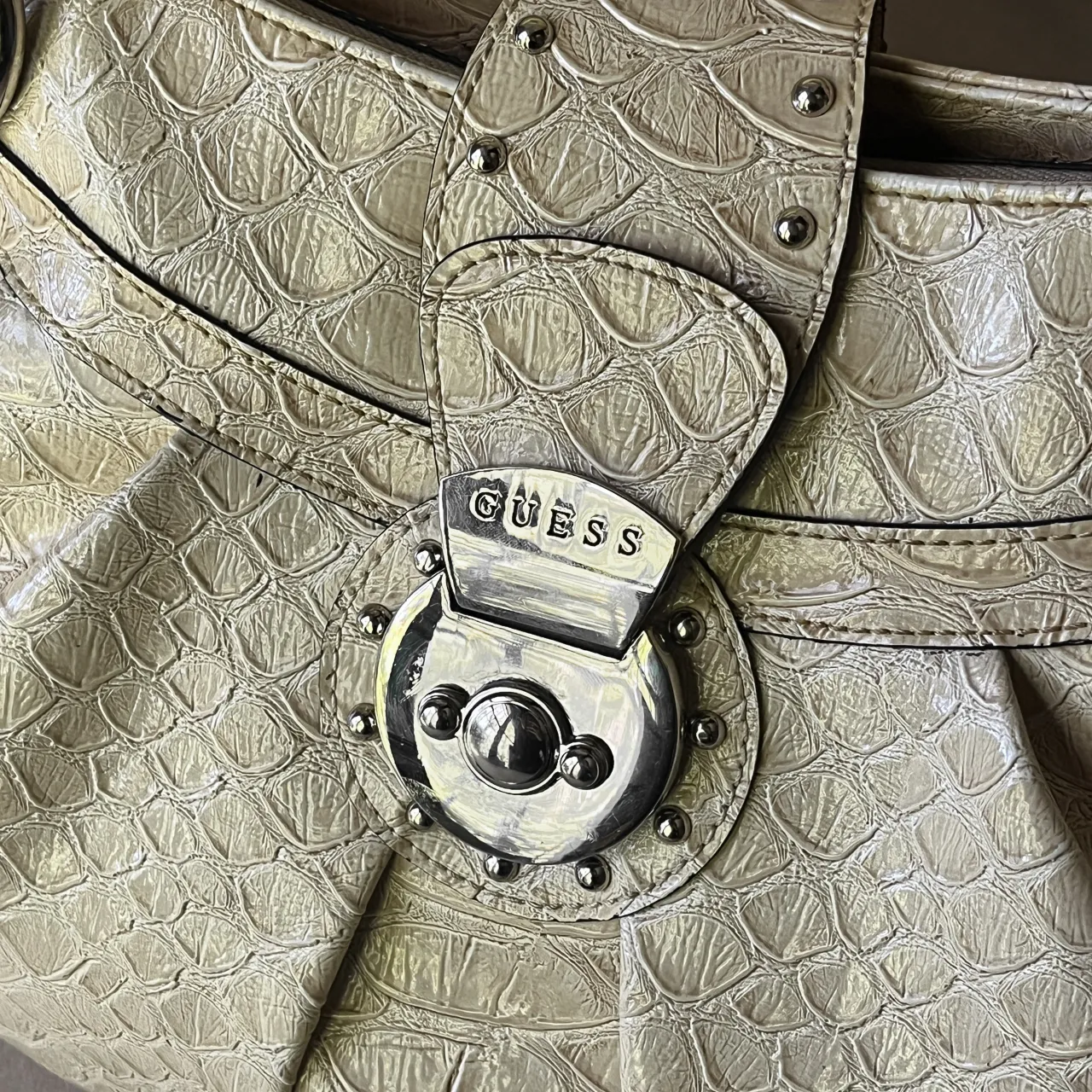 Bolso GUESS - Vista 2