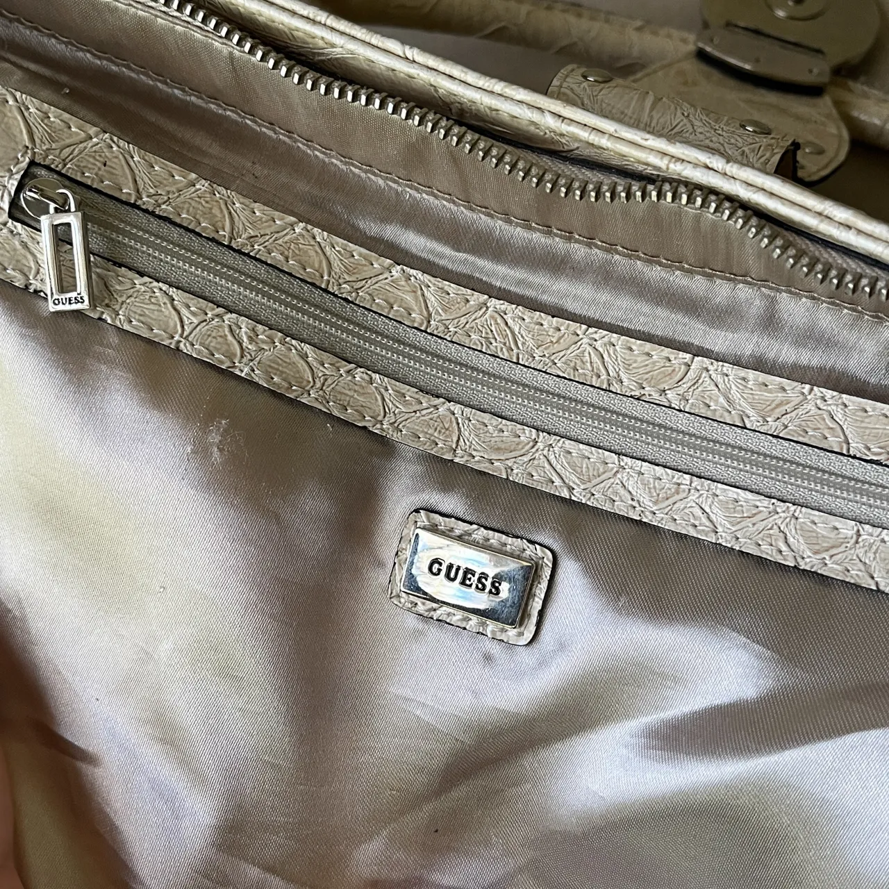 Bolso GUESS miniatura 4
