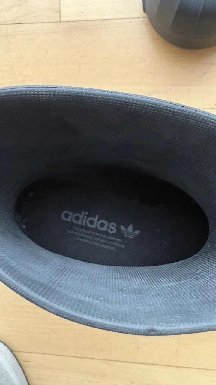 Botas adidas miniatura 7