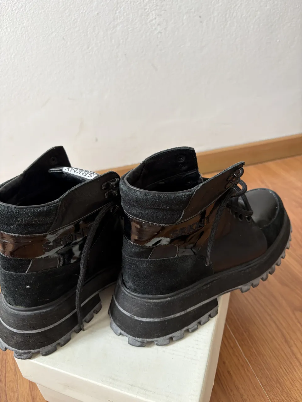 Borcegos Sarkany - imagen 2