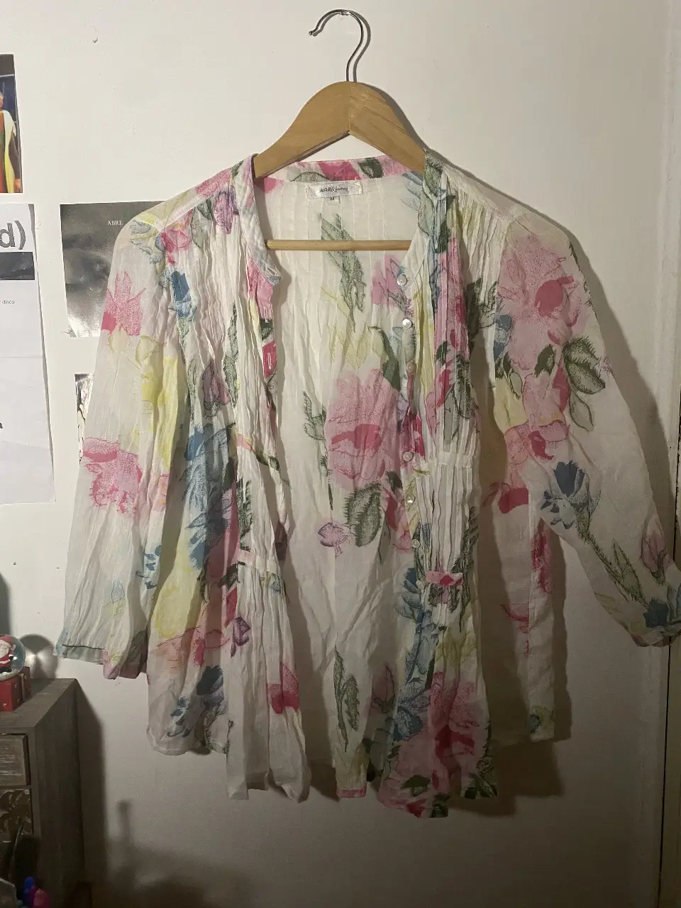 blusa ligera, con diseño fresco, es hermosa