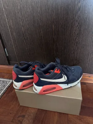 Nike · Talle AR 38