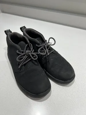 UGG