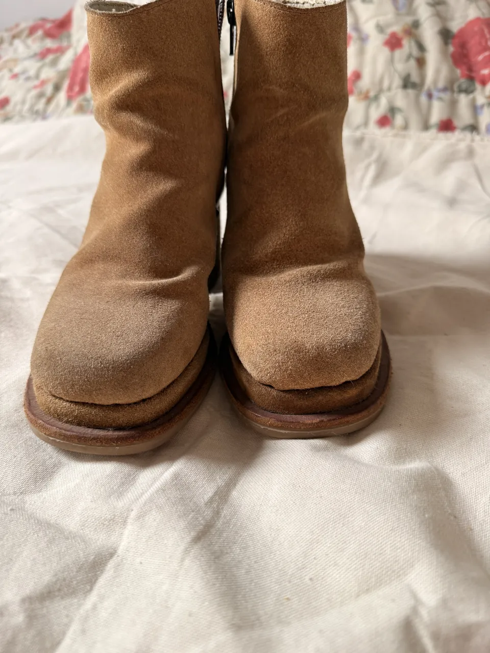 Botas estilo gamuza de Sofía de Grecia. el precio es charlable. 