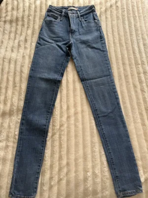 Levi's