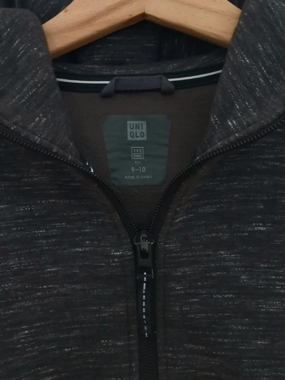 Buzo Uniqlo miniatura 4