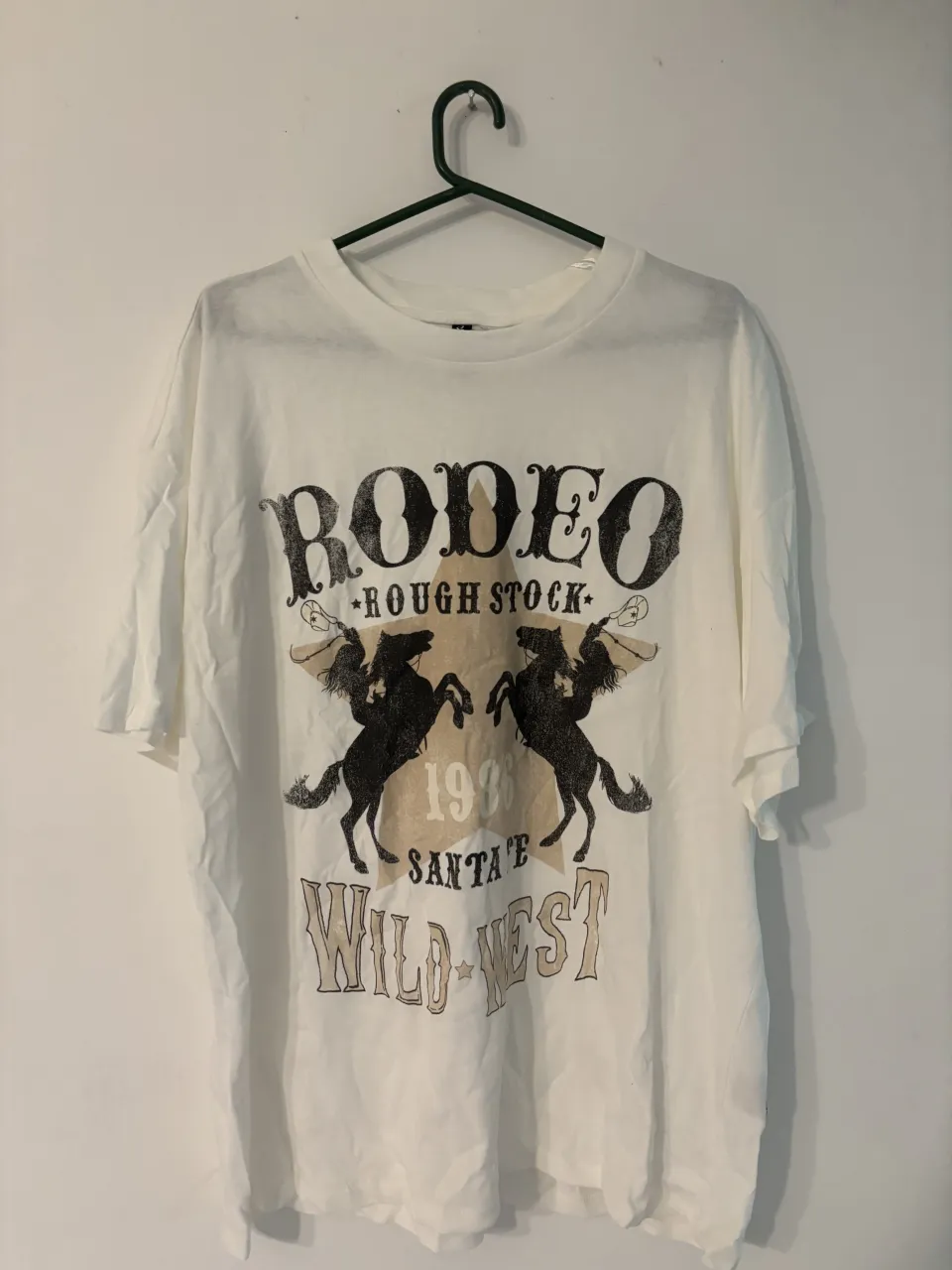 Remera Divided