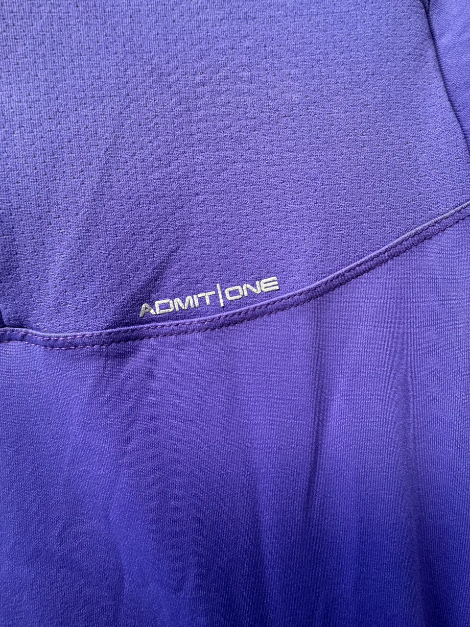 Remera Admit One - imagen 3