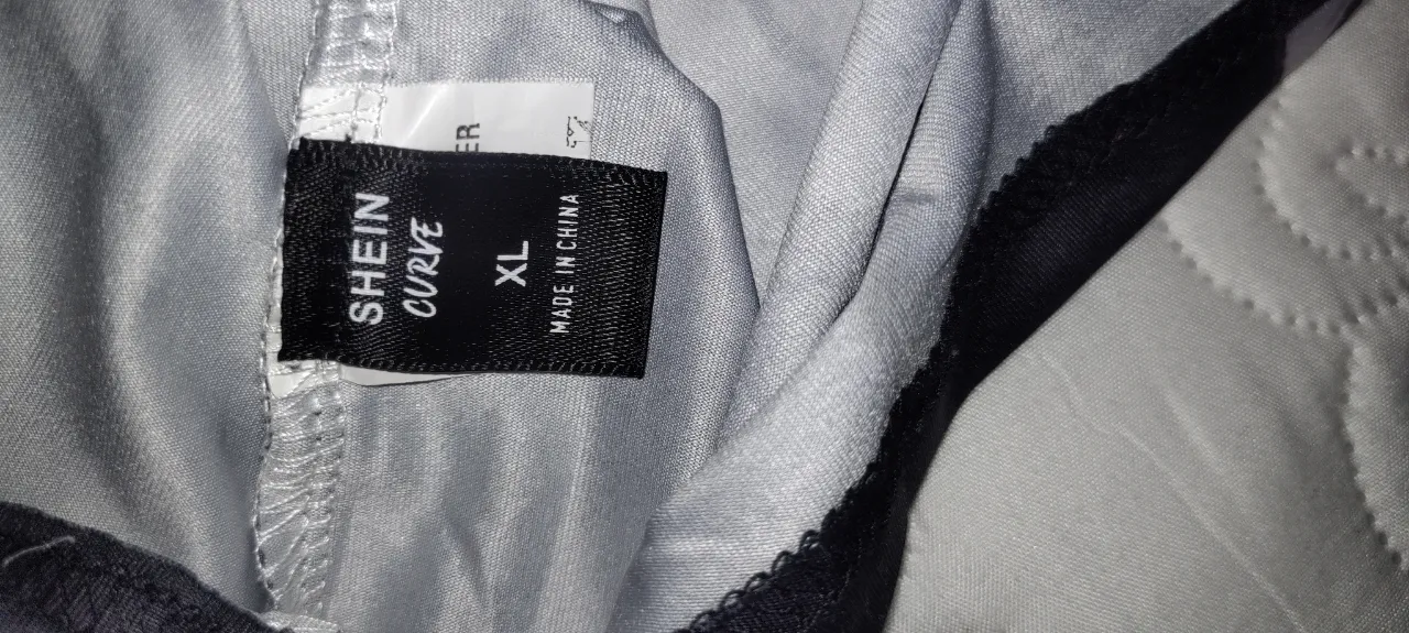 Remera Shein Curve - Vista 2