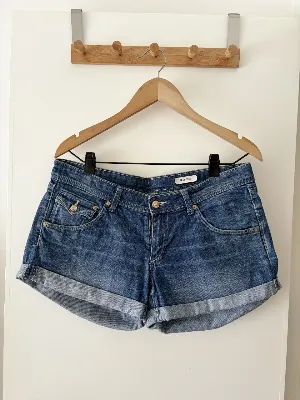 H&M