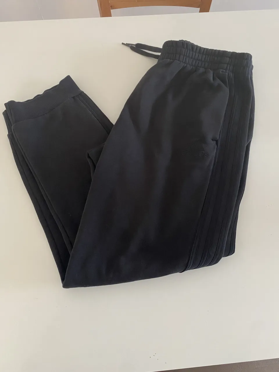 Pantalón adidas
