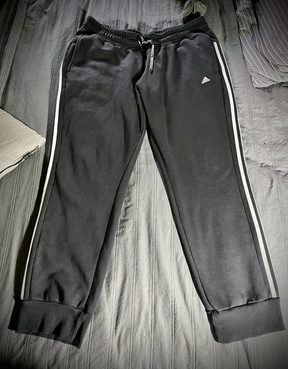 Pantalón adidas