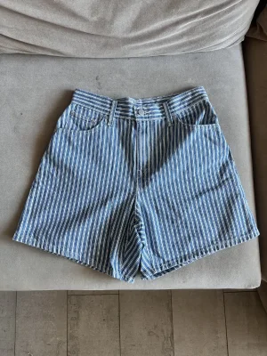 Levi's