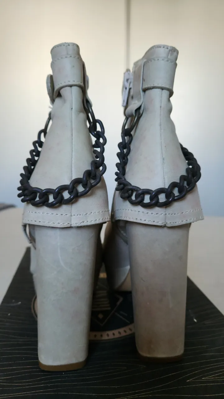 Borcegos Lola roca - Vista 4