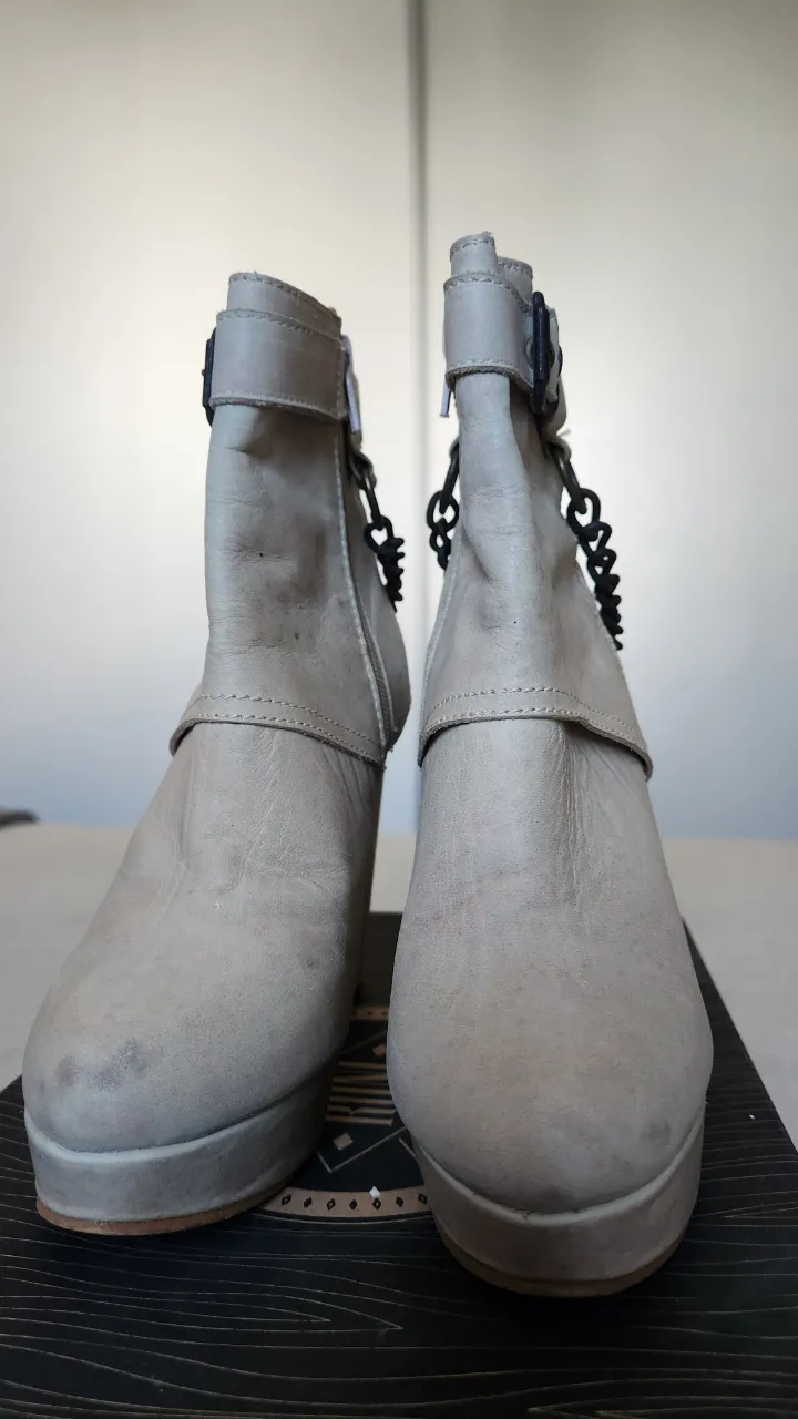 Borcegos Lola roca - Vista 2