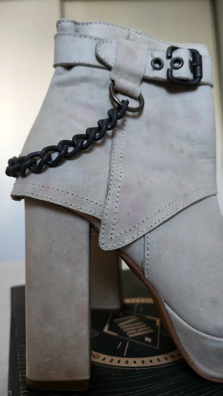 Borcegos Lola roca - Vista 3