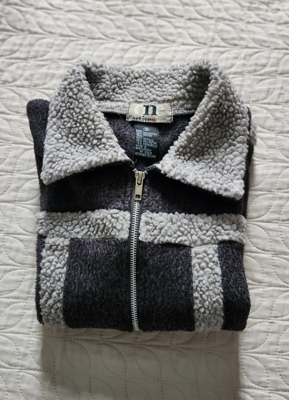 Campera Admit One - Vista 2