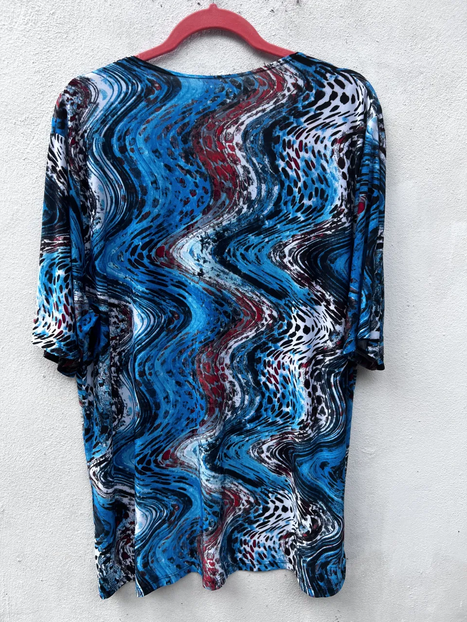 Remera A ≠ - Vista 3