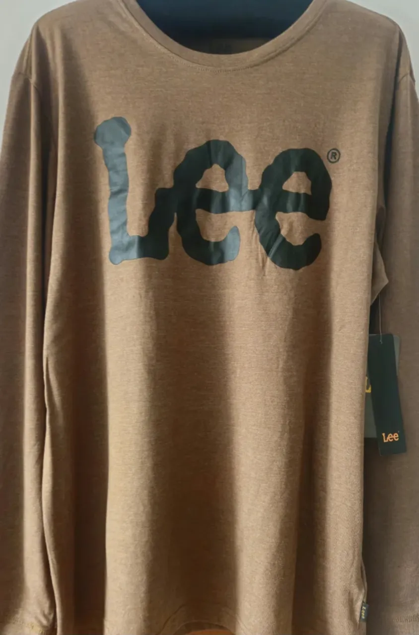 Remera Lee - Vista 3