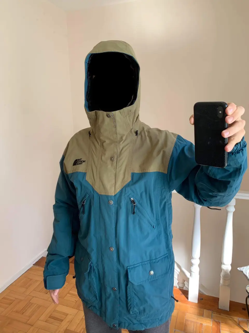 Campera The North Face Dubs Jacket de hombre, impermeable. La usé en EEUU y Ushuaia, se banca bien el frio. Talle M Park, con lo cual es más suelta y larga. Impermeable, transpirable, con costuras completamente selladas, ventilación y trampa de nieve. 80g. Ideal para esquí/snowboard.