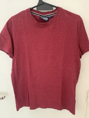 Remera Superdry · Talle M