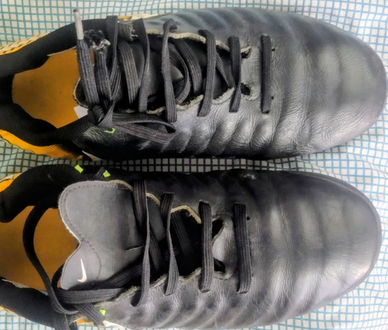 Botín de fútbol Nike - Vista 2