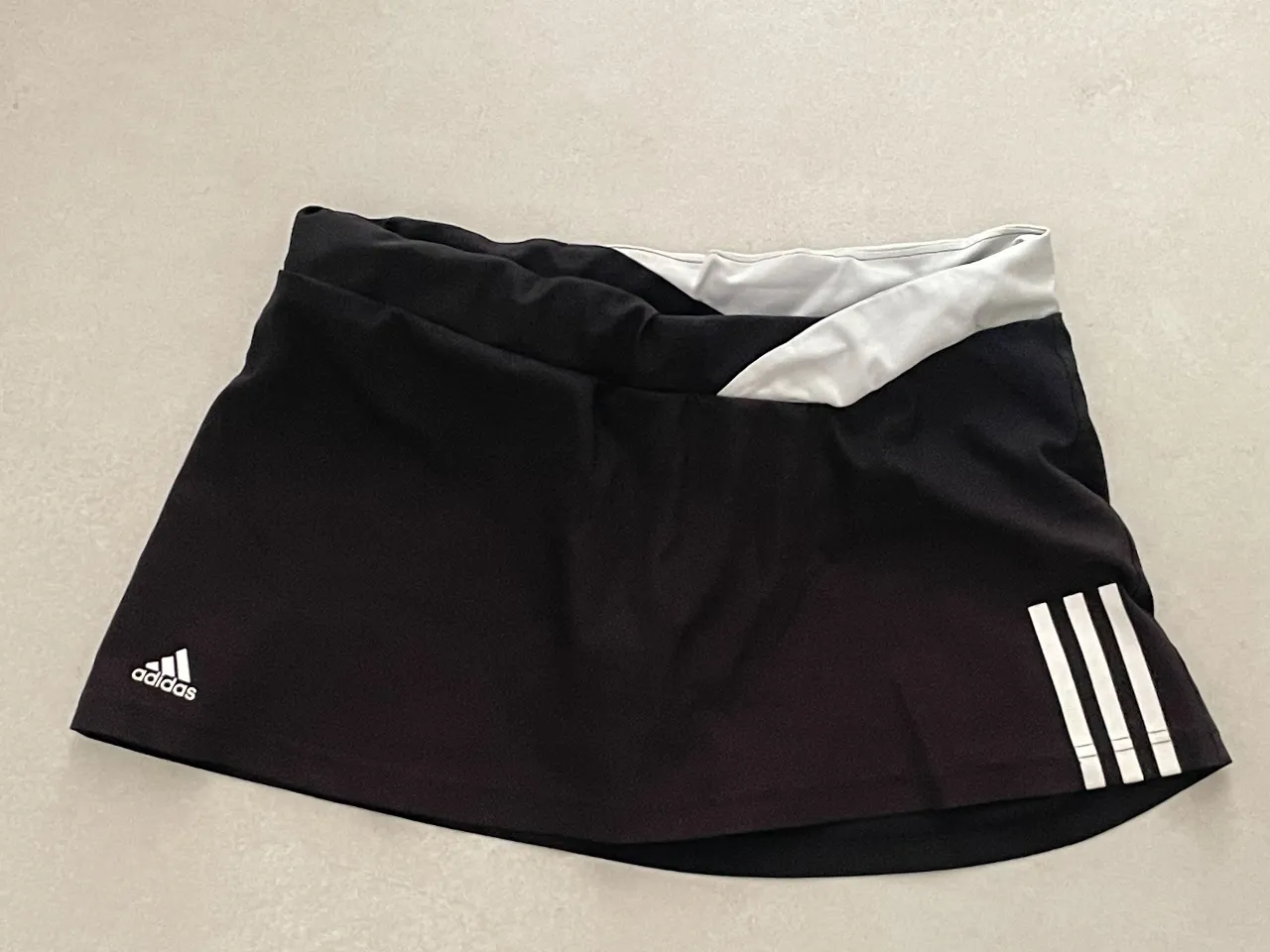 Pollera adidas - Vista 3