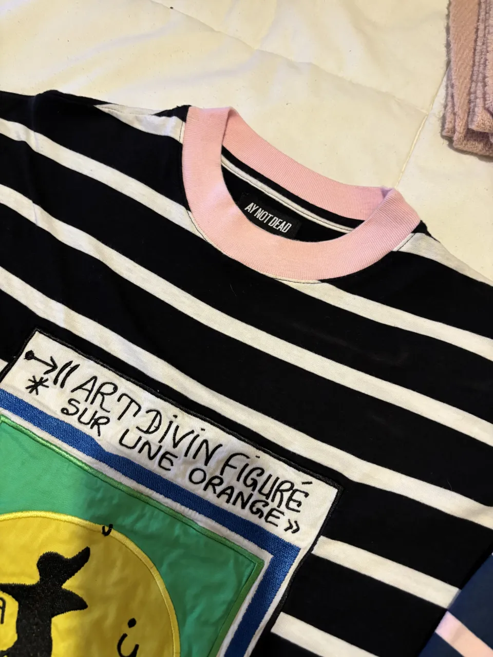 Remera Ay Not Dead - Vista 3