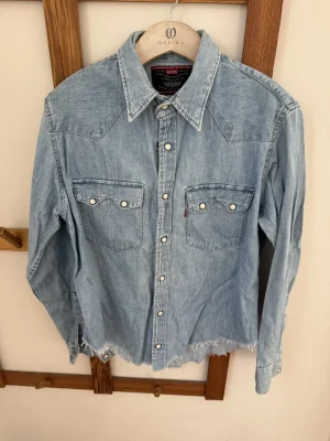Levi's